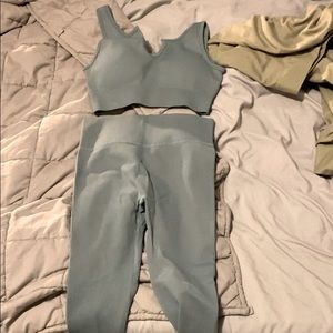 BRAND NEW size S yoga set (ankle-length leggings).